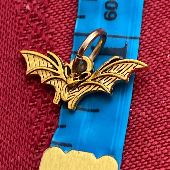 5/$10❤️❤️❤️NEW BRASS BAT CHARM PENDANT - Picture 2 of 2